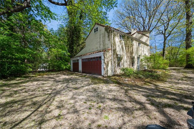 67 The Serpentine, Roslyn Estates, NY 11576