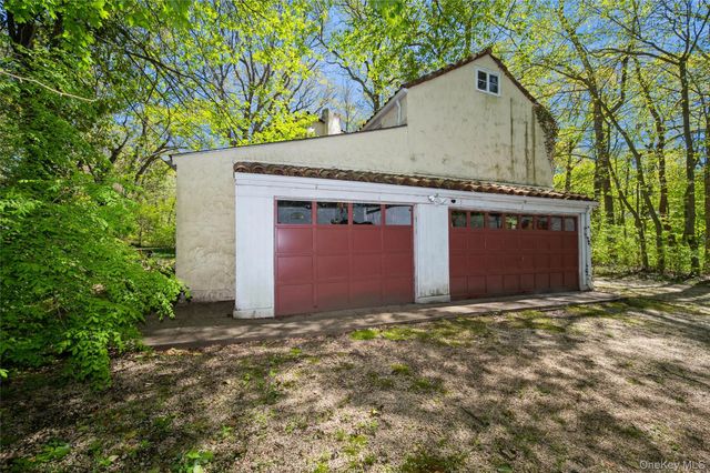 67 The Serpentine, Roslyn Estates, NY 11576