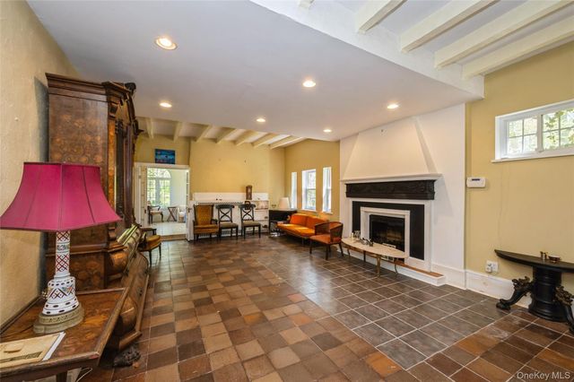 67 The Serpentine, Roslyn Estates, NY 11576