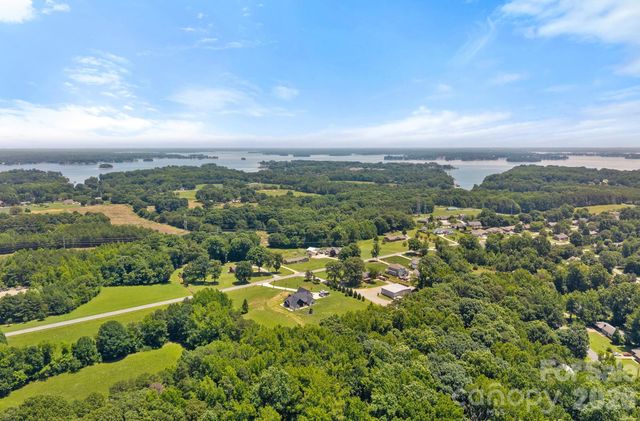 2099 Rock Springs Circle, Denver, NC 28037