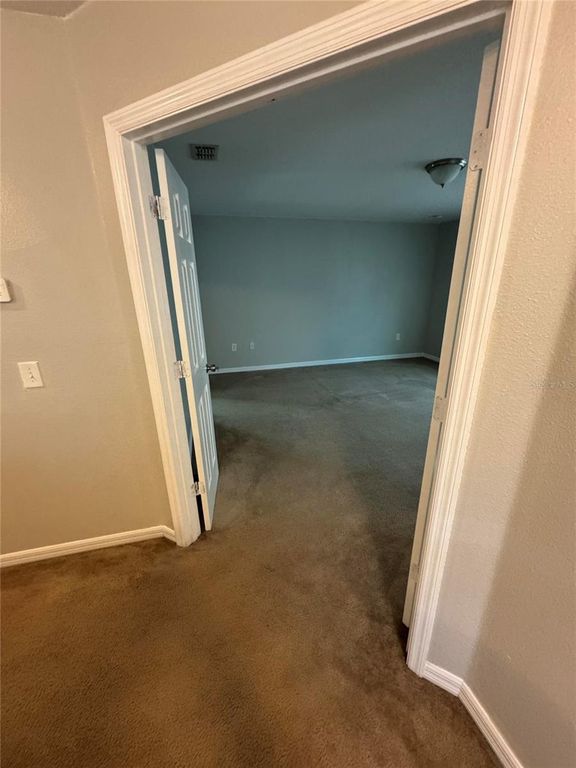 Image 11 of property listing at 11938 SILVERLAKE PARK DRIVE, Windermere, FL 34786