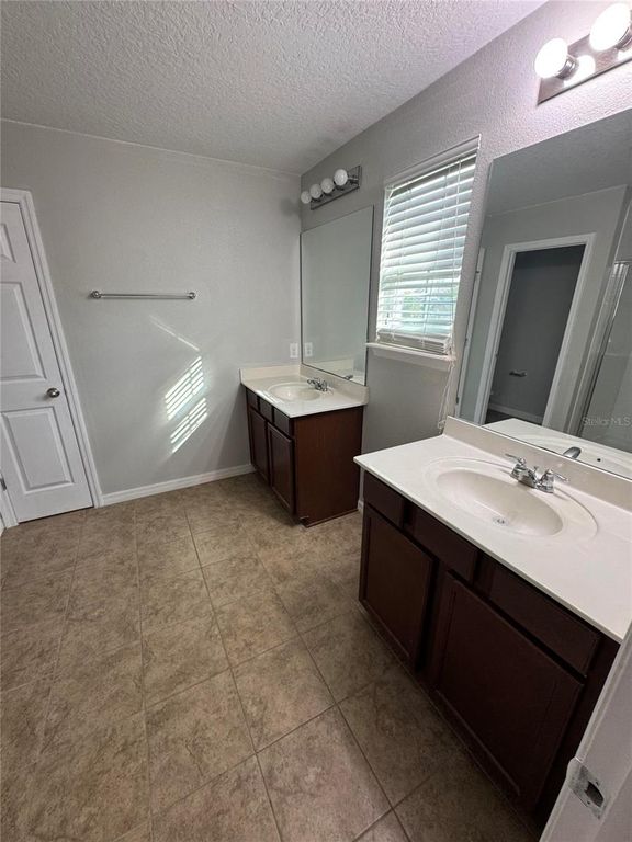 Image 13 of property listing at 11938 SILVERLAKE PARK DRIVE, Windermere, FL 34786