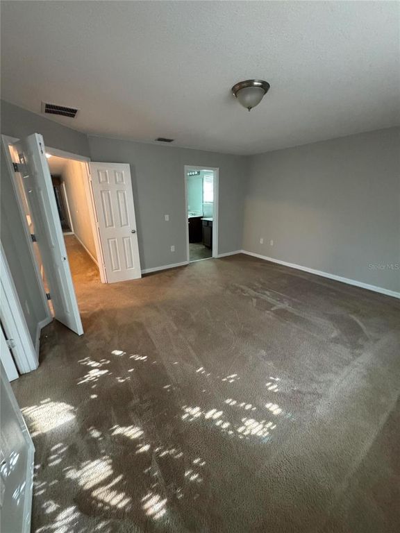 Image 15 of property listing at 11938 SILVERLAKE PARK DRIVE, Windermere, FL 34786