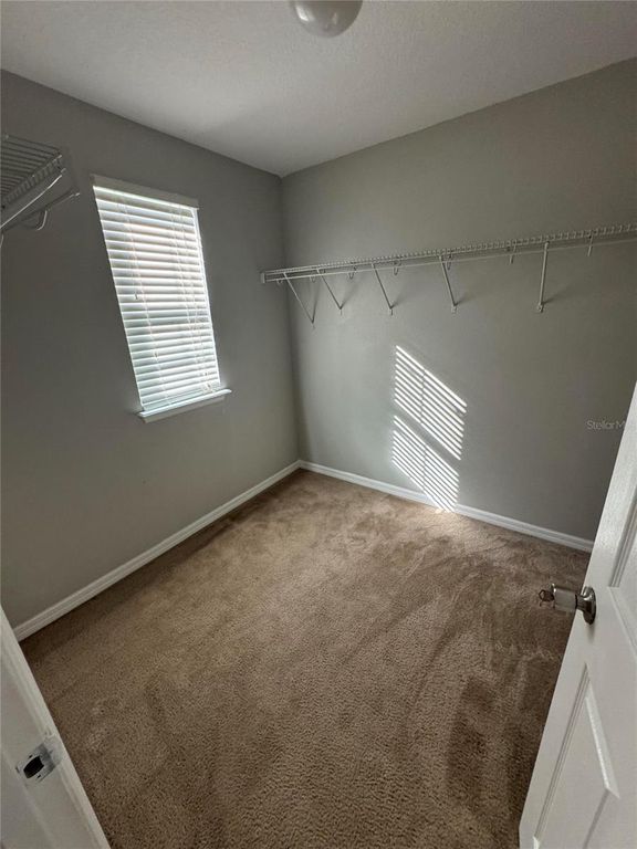 Image 16 of property listing at 11938 SILVERLAKE PARK DRIVE, Windermere, FL 34786