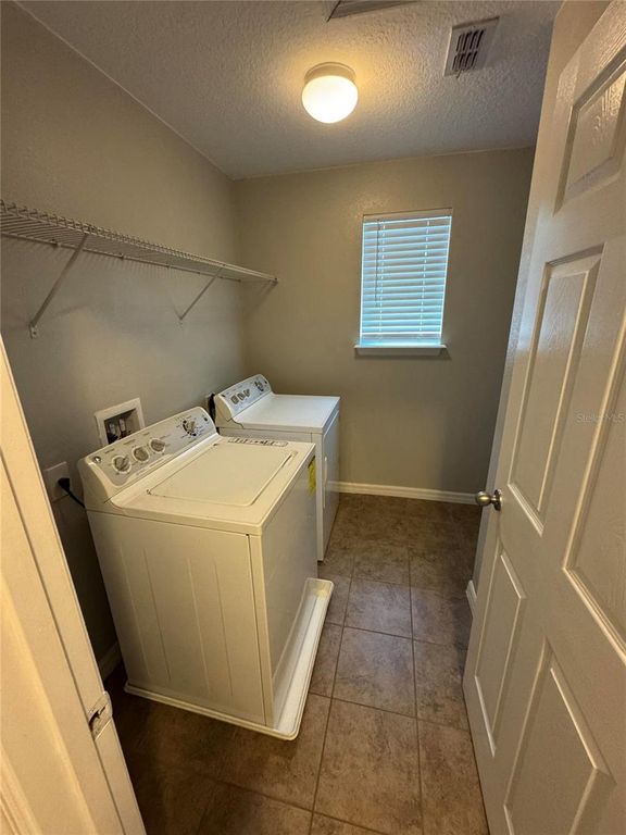 Image 24 of property listing at 11938 SILVERLAKE PARK DRIVE, Windermere, FL 34786