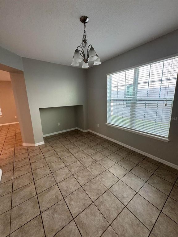 Image 8 of property listing at 11938 SILVERLAKE PARK DRIVE, Windermere, FL 34786