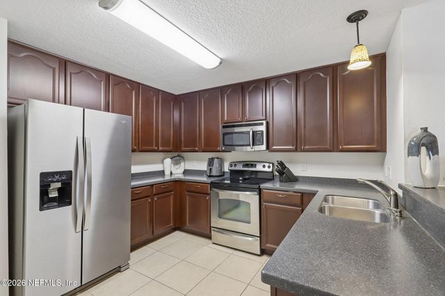 7039 DEER LODGE Circle 105, Jacksonville, FL 32256