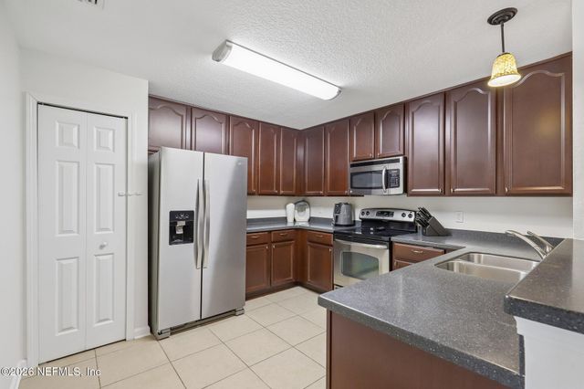 7039 DEER LODGE Circle 105, Jacksonville, FL 32256