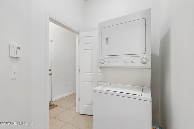 7039 DEER LODGE Circle 105, Jacksonville, FL 32256