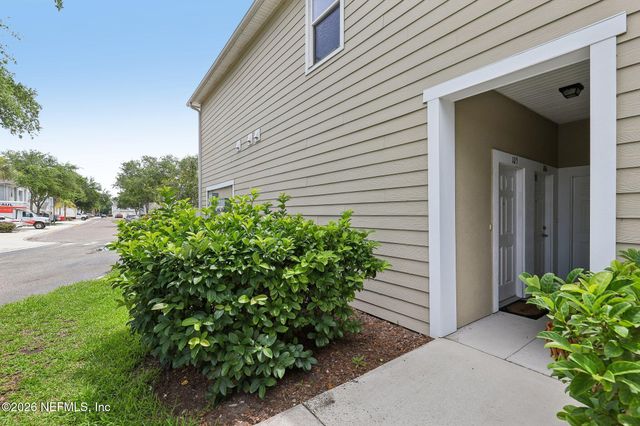 7039 DEER LODGE Circle 105, Jacksonville, FL 32256