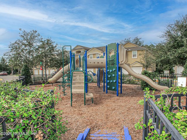 7039 DEER LODGE Circle 105, Jacksonville, FL 32256