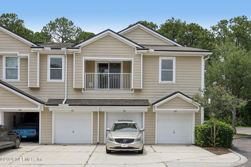 7039 DEER LODGE Circle 105, Jacksonville, FL 32256