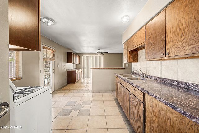 1516 W SHANGRI LA Road, Phoenix, AZ 85029