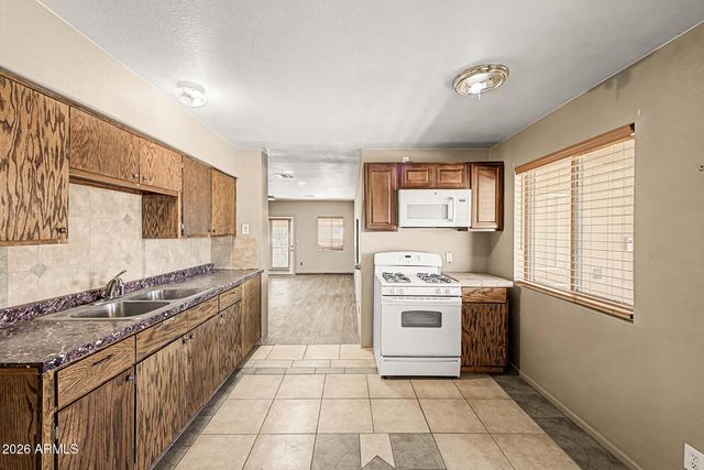 1516 W SHANGRI LA Road, Phoenix, AZ 85029