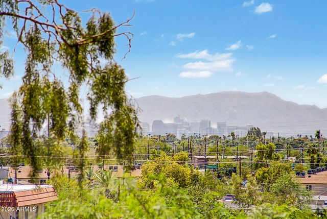 1516 W SHANGRI LA Road, Phoenix, AZ 85029