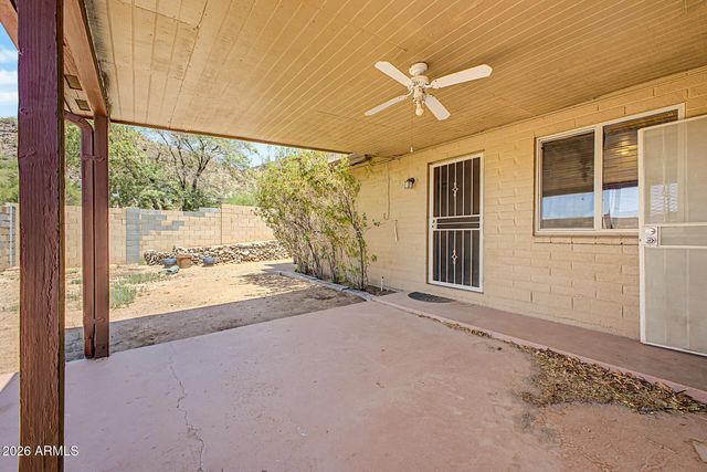 1516 W SHANGRI LA Road, Phoenix, AZ 85029