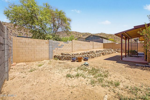 1516 W SHANGRI LA Road, Phoenix, AZ 85029