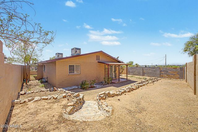 1516 W SHANGRI LA Road, Phoenix, AZ 85029