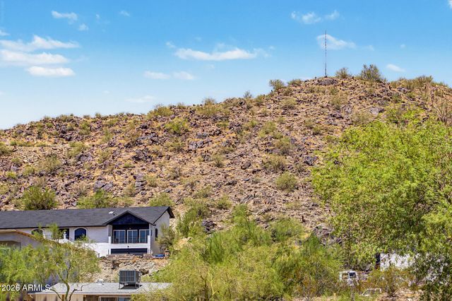 1516 W SHANGRI LA Road, Phoenix, AZ 85029