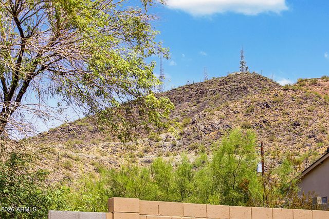 1516 W SHANGRI LA Road, Phoenix, AZ 85029