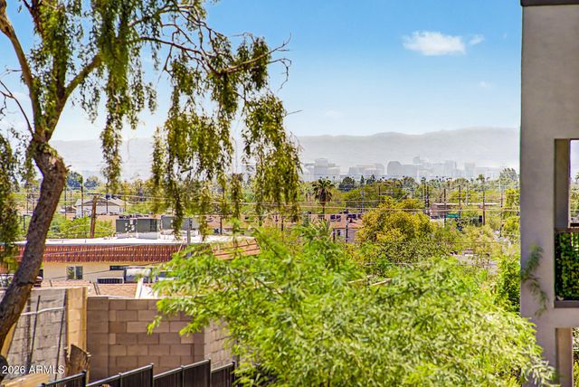 1516 W SHANGRI LA Road, Phoenix, AZ 85029
