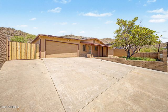1516 W SHANGRI LA Road, Phoenix, AZ 85029