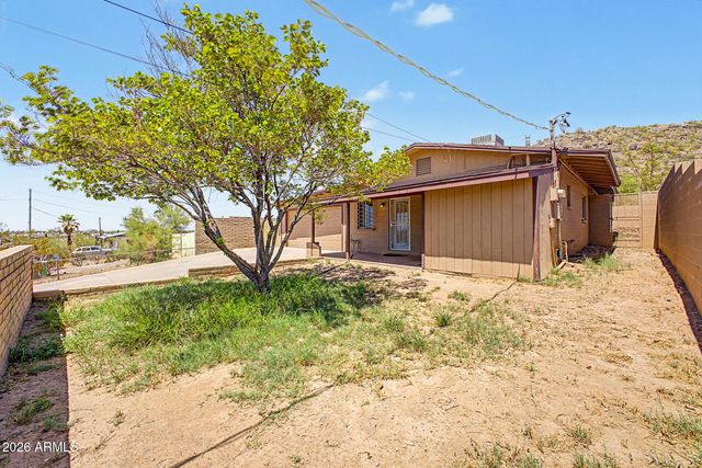 1516 W SHANGRI LA Road, Phoenix, AZ 85029