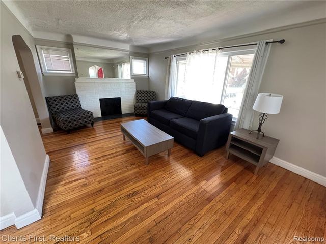 18467 Santa Rosa Drive, Detroit, MI 48221
