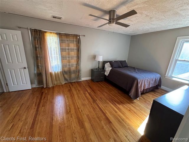 18467 Santa Rosa Drive, Detroit, MI 48221