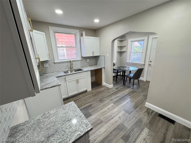 18467 Santa Rosa Drive, Detroit, MI 48221