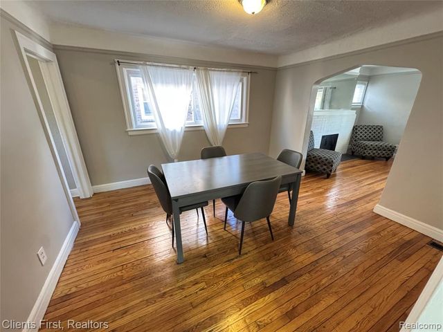 18467 Santa Rosa Drive, Detroit, MI 48221
