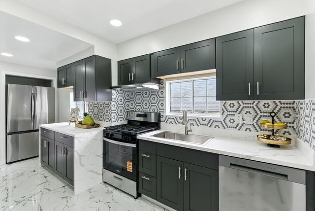 230 Rhine Street, San Francisco, CA 94112