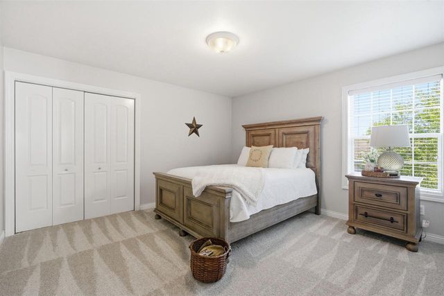 1594 KINGSWOOD DRIVE, Neenah, WI 54956
