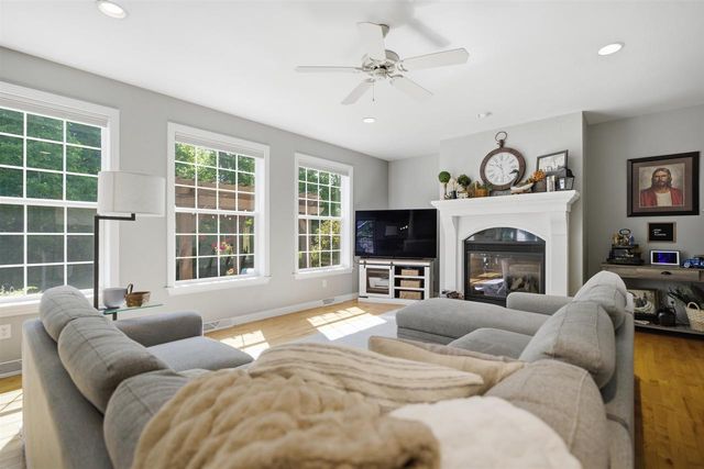 1594 KINGSWOOD DRIVE, Neenah, WI 54956