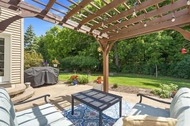 1594 KINGSWOOD DRIVE, Neenah, WI 54956