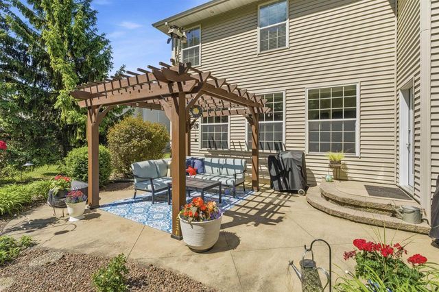 1594 KINGSWOOD DRIVE, Neenah, WI 54956