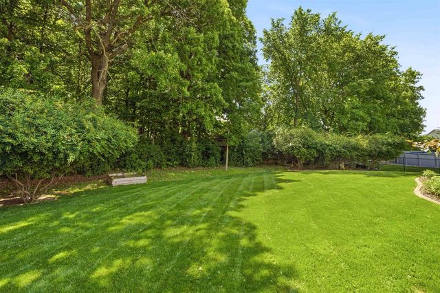 1594 KINGSWOOD DRIVE, Neenah, WI 54956