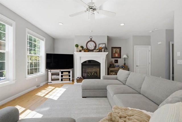 1594 KINGSWOOD DRIVE, Neenah, WI 54956