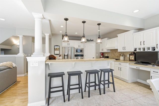 1594 KINGSWOOD DRIVE, Neenah, WI 54956