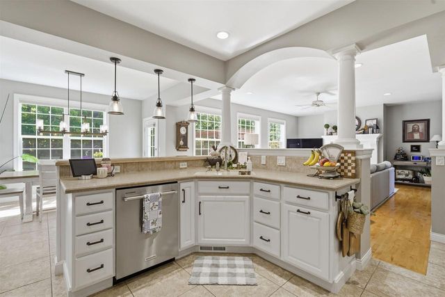 1594 KINGSWOOD DRIVE, Neenah, WI 54956