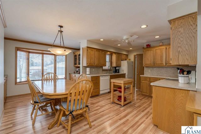 220 Alta Drive, Mankato, MN 56001