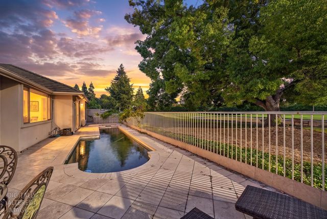 9596 Golf Course Ln, Elk Grove, CA 95758