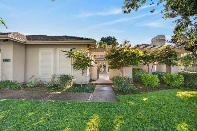 9596 Golf Course Ln, Elk Grove, CA 95758