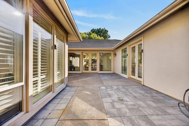 9596 Golf Course Ln, Elk Grove, CA 95758