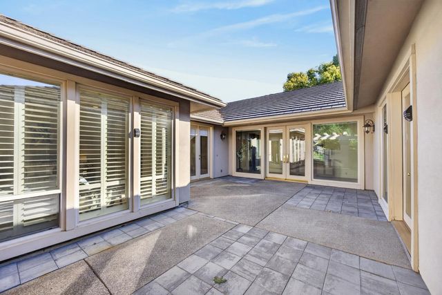 9596 Golf Course Ln, Elk Grove, CA 95758