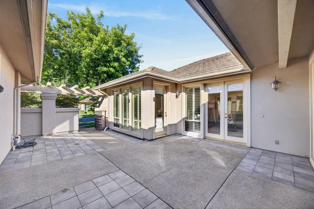 9596 Golf Course Ln, Elk Grove, CA 95758