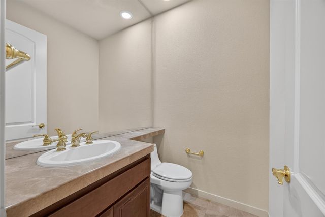 9596 Golf Course Ln, Elk Grove, CA 95758