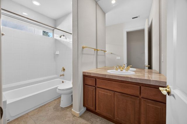 9596 Golf Course Ln, Elk Grove, CA 95758