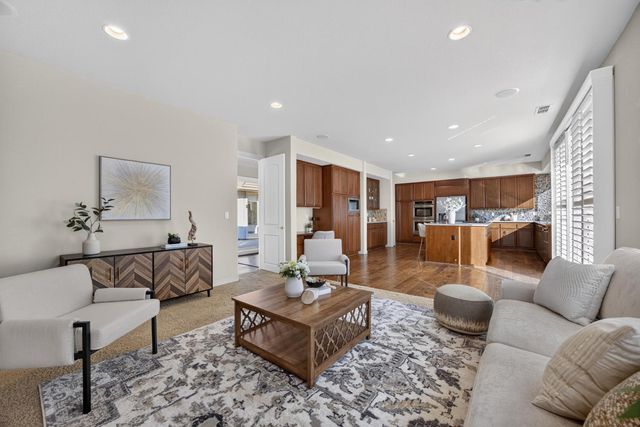9596 Golf Course Ln, Elk Grove, CA 95758