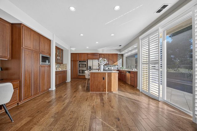 9596 Golf Course Ln, Elk Grove, CA 95758